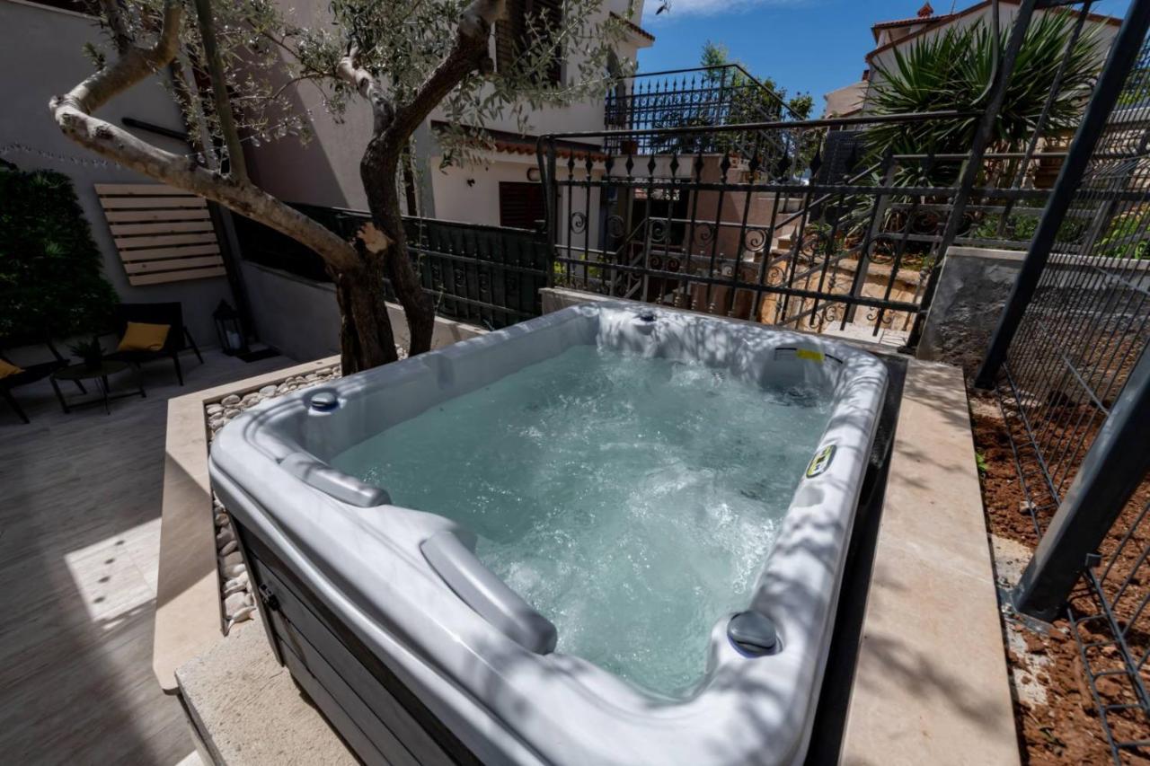 Studio Apartment Mare With Private Garden And Jacuzzi Vinkuran Dış mekan fotoğraf